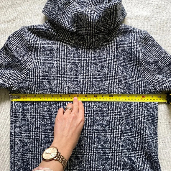 J. Crew Navy White Cozy Fleece Knit Plaid Checkered Turtleneck Sweater Size S - Picture 11 of 12